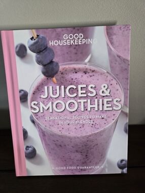 Good Housekeeping Juices & Smoothies Cookbook - Pink